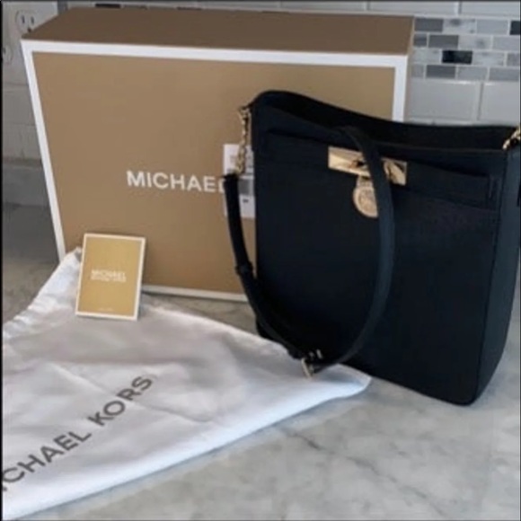 NWT. Price drop! AUTH Michael Kors crossbody - Picture 3 of 8
